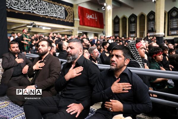 عزاداری شب عاشورای حسینی با حضور رهبر معظم انقلاب