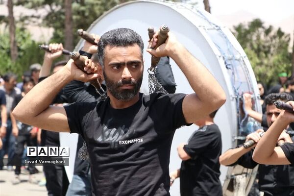 اقامه عزای سرور‌و‌سالار شهیدان در ظهر عاشورا