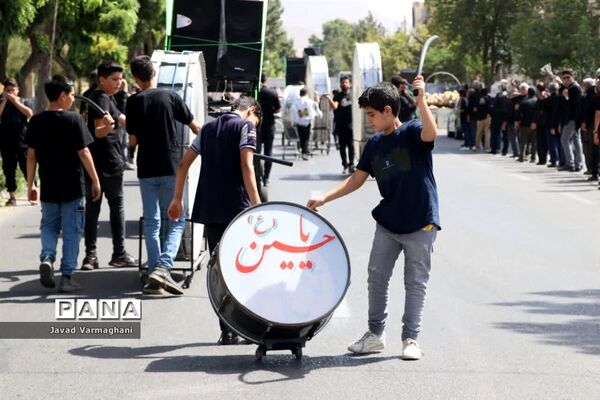 اقامه عزای سرور‌و‌سالار شهیدان در ظهر عاشورا