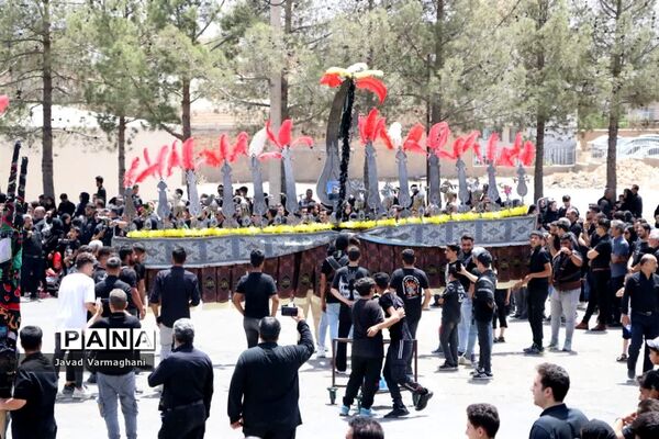 اقامه عزای سرور‌و‌سالار شهیدان در ظهر عاشورا