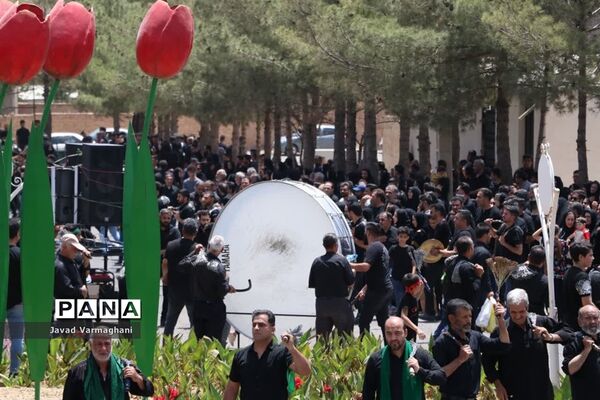 اقامه عزای سرور‌و‌سالار شهیدان در ظهر عاشورا