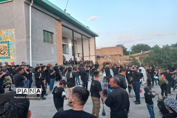 عزاداری روز عاشورا در شهرستان شازند