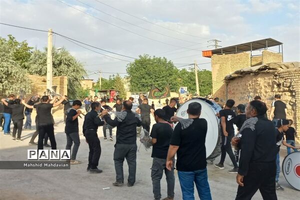 عزاداری روز عاشورا در شهرستان شازند