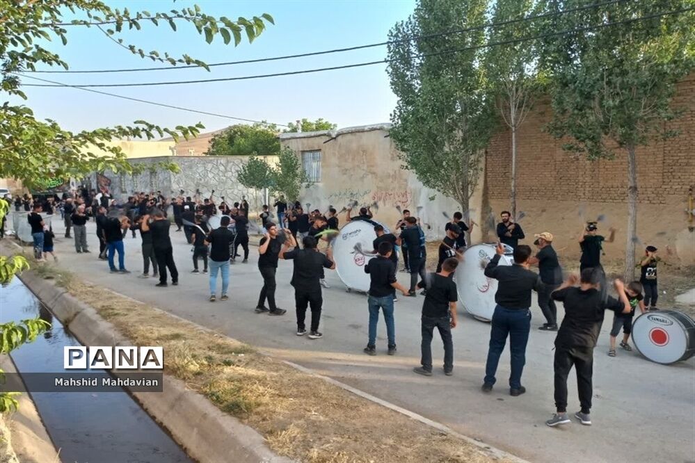 عزاداری روز عاشورا در شهرستان شازند