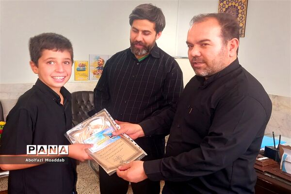 تجلیل از خبرنگاران فعال پسر پانا کاشمر