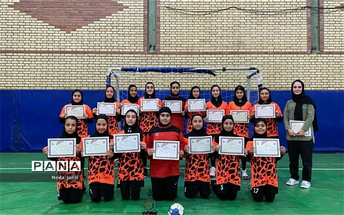 افتخارآفرینی تیم دانش‌آموزی هندبال قرچک در لیگ نونهالان استان‌ تهران