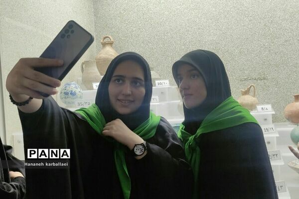 بازدید مسئولان انجمن دانش‌آموزی بهارستان 2 از موزه بزرگ رضوی