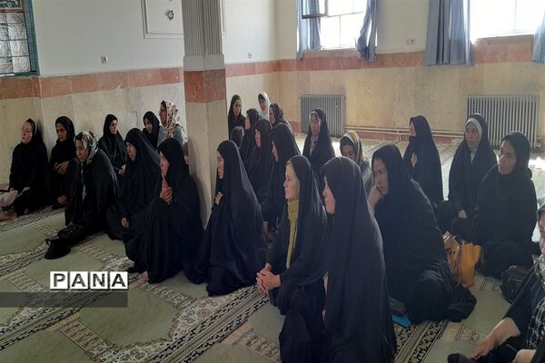 جلسه تقویت خانواده در مدرسه شهید‌سید‌عباس حسینی