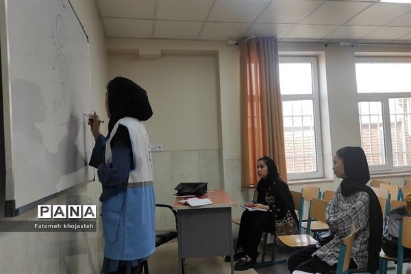 برگزاری کارگاه امداد و نجات در دبیرستان فرهنگ شهرستان قرچک