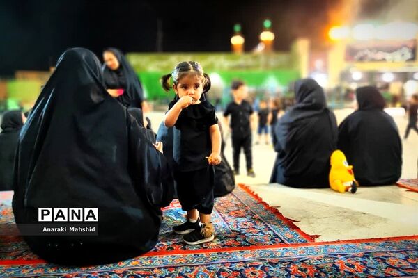 حضور نوزادان و خردسالان اردکانی در مراسم عزاداری محرم