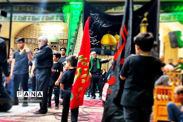 حضور نوزادان و خردسالان اردکانی در مراسم عزاداری محرم