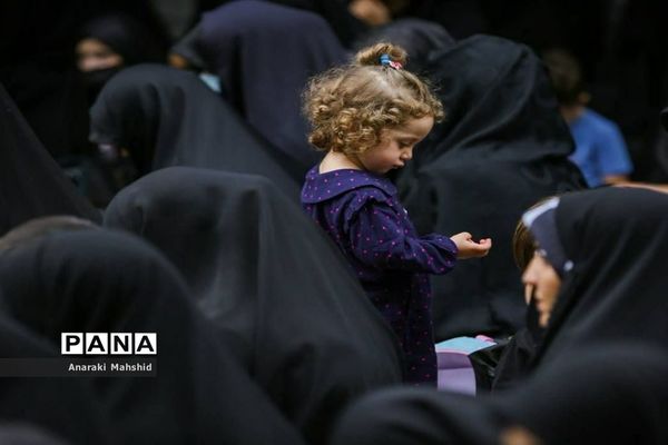حضور نوزادان و خردسالان اردکانی در مراسم عزاداری محرم