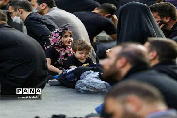 حضور نوزادان و خردسالان اردکانی در مراسم عزاداری محرم