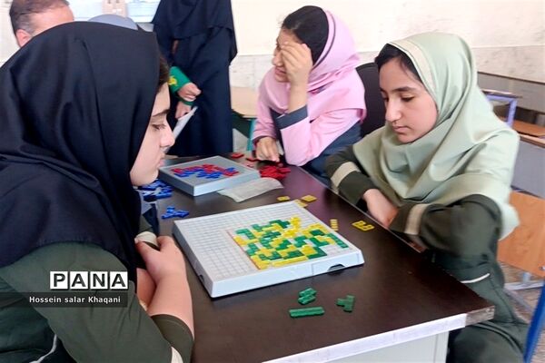 برگزاری کلاس‌های آموزشی ‌بازی‌های فکری رویش در دبستان شهیدان بهاری ‌شیراز