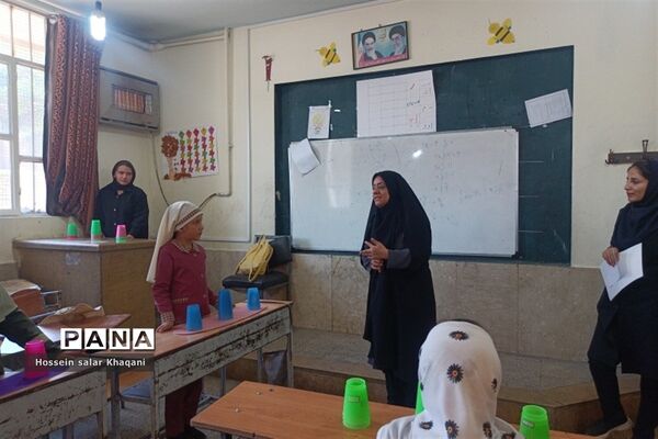برگزاری کلاس‌های آموزشی ‌بازی‌های فکری رویش در دبستان شهیدان بهاری ‌شیراز