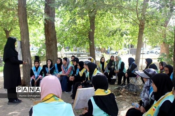 کارگاه جهت‌یابی در اردوی استانی یاورمربیان دختر شهرستان‌های استان تهران