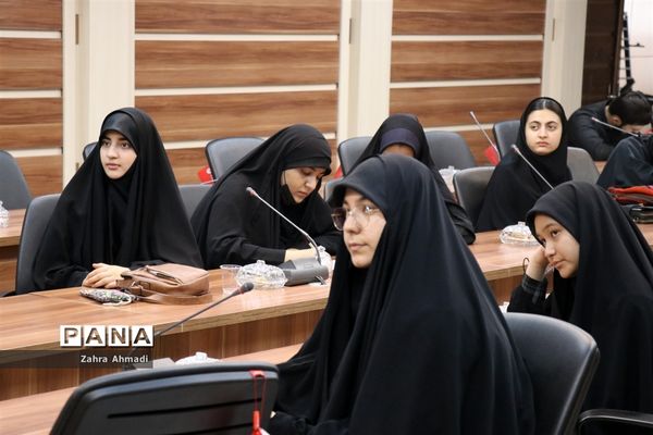 جلسه ایده‌پردازی در سازمان دانش‌آموزی خراسان رضوی