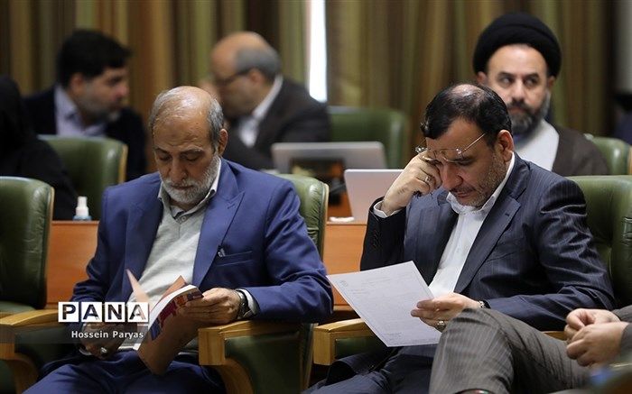 بررسی گزارش حسابرس رسمی شورا در خصوص عملکرد مالی سازمان تاکسیرانی