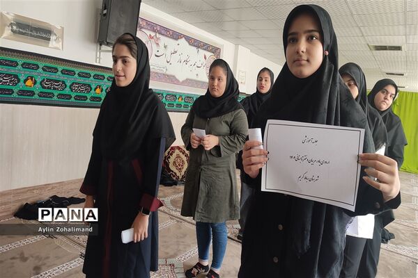 جلسه آماده‌سازی دختران عضو سازمان دانش‌آموزی  رباط کریم برای اعزام به اردوی یاور‌مربیان شهرستان‌های تهران