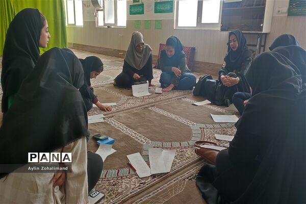 جلسه آماده‌سازی دختران عضو سازمان دانش‌آموزی  رباط کریم برای اعزام به اردوی یاور‌مربیان شهرستان‌های تهران