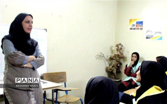 کارگاه آموزش سواد‌ رسانه و خبرنگاری در اردوی یاورمربیان پیشتاز دختر/فیلم