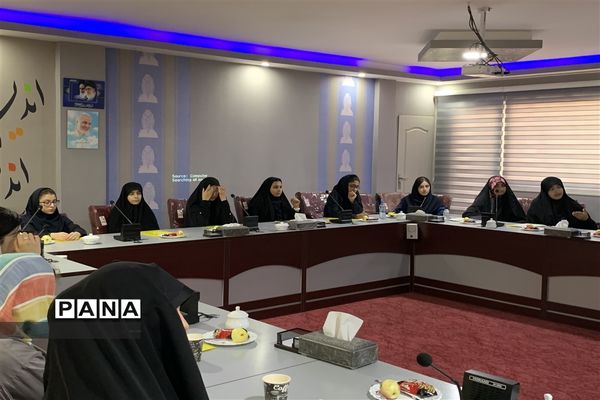 نشست شورای دانش‌آموزی منطقه ۴ ‌و تبیین ‌دستورالعمل طرح دانا