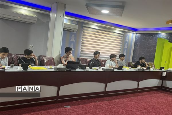 نشست شورای دانش‌آموزی منطقه ۴ ‌و تبیین ‌دستورالعمل طرح دانا