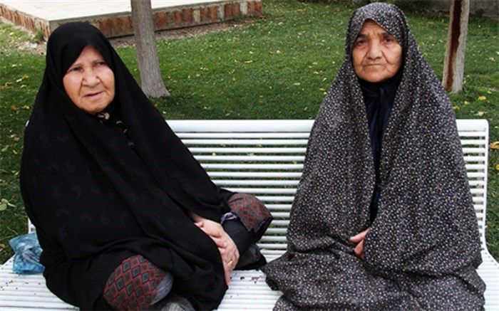 زنان باردار و سالمندان در خانه بمانند