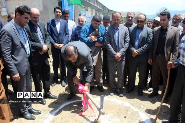 کلنگ زنی مدرسه ابتدایی در روستای وزوار گلوگاه