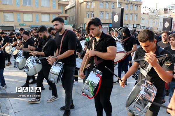 ایستگاه‌های صلواتی و حضور نوجوانان در دسته های عزاداری محرم