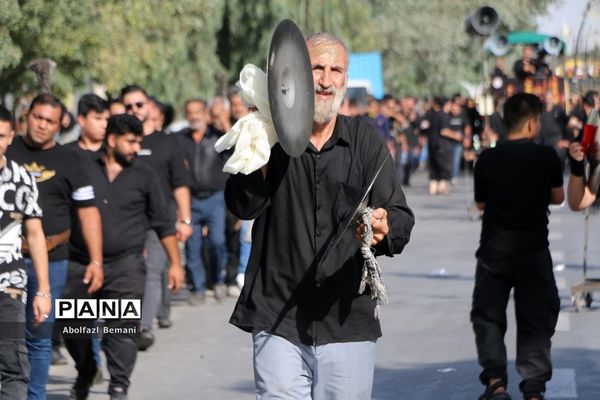 ایستگاه‌های صلواتی و حضور نوجوانان در دسته های عزاداری محرم