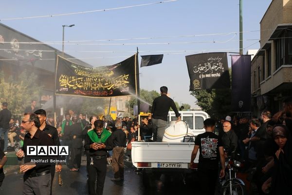 ایستگاه‌های صلواتی و حضور نوجوانان در دسته های عزاداری محرم