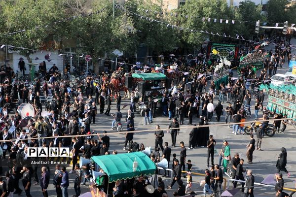 ایستگاه‌های صلواتی و حضور نوجوانان در دسته های عزاداری محرم