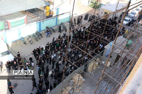 ایستگاه‌های صلواتی و حضور نوجوانان در دسته های عزاداری محرم