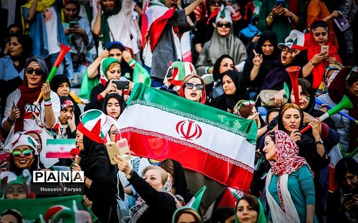 ورزشگاه‌ها آماده حضور زنان در لیگ برتر می‌شوند؟