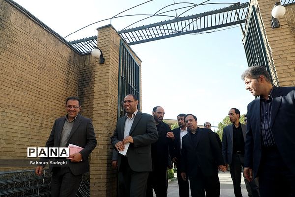 بازدید وزیر آموزش و پرورش از آزمون استخدامی دبیری