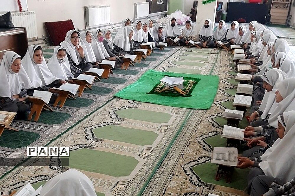 برگزاری محفل انس با قرآن کریم در ناحیه دو ری