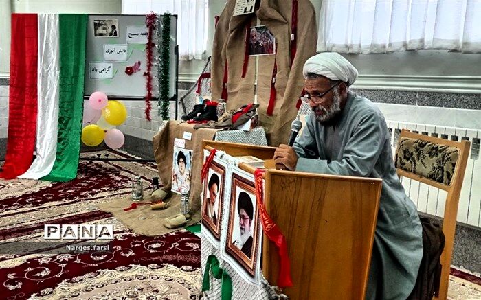 گرامیداشت هفته بسیج دانش‌آموزی در دبیرستان حضرت خدیجه (س) قم