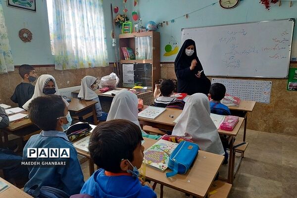 بازدید رئیس مرکز بهداشت شرق تهران از مدرسه شهید الهیار