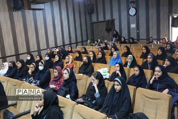 کارگاه توانمندسازی دانش‌آموزان جدیدالورود در شهرستان‌قرچک