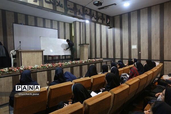 کارگاه توانمندسازی دانش‌آموزان جدیدالورود در شهرستان‌قرچک