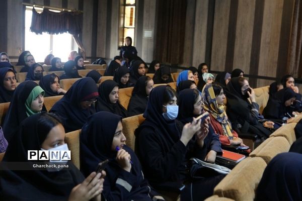 کارگاه توانمندسازی دانش‌آموزان جدیدالورود در شهرستان‌قرچک