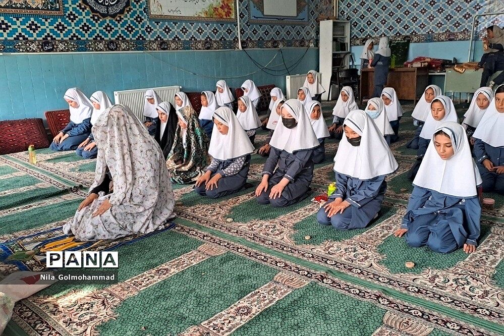 برگزاری نماز جماعت در مدارس شهریار