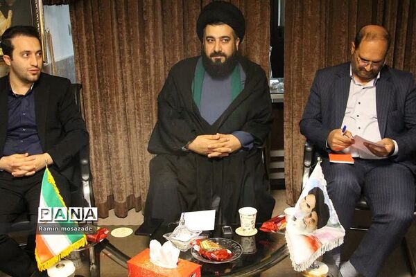 جلسه شورای فرهنگ عمومی در دفتر امام‌جمعه رودهن با حضور مسئولان منطقه
