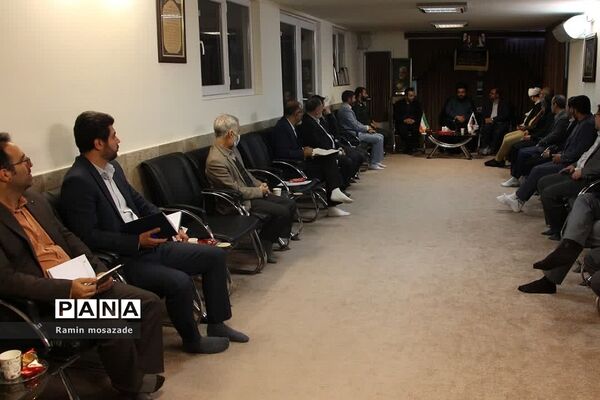 جلسه شورای فرهنگ عمومی در دفتر امام‌جمعه رودهن با حضور مسئولان منطقه