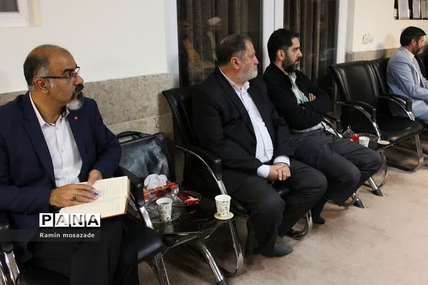 جلسه شورای فرهنگ عمومی در دفتر امام‌جمعه رودهن با حضور مسئولان منطقه