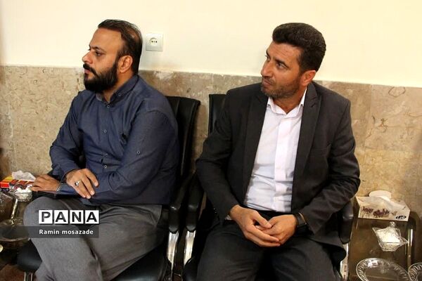 جلسه شورای فرهنگ عمومی در دفتر امام‌جمعه رودهن با حضور مسئولان منطقه