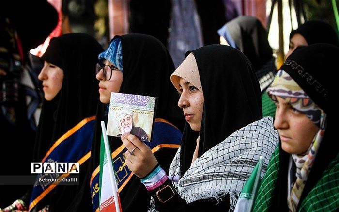 نوجوانان باید فضای مجازی را تسخیر کرده و دشمن را فراری دهند