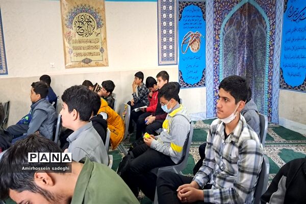 دانش‌آموزان مدرسه البرز به مشاهده مستند شهید صدرزاده نشستند