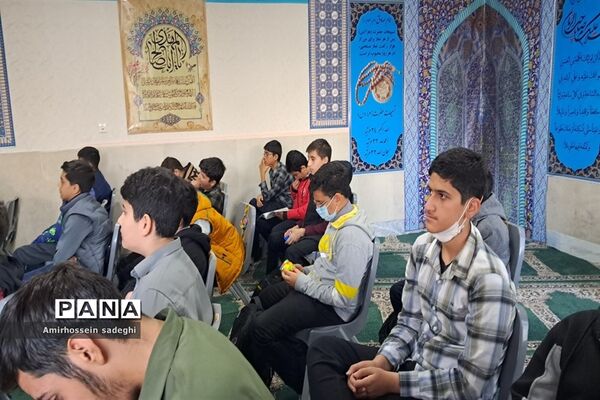 دانش‌آموزان مدرسه البرز به مشاهده مستند شهید صدرزاده نشستند